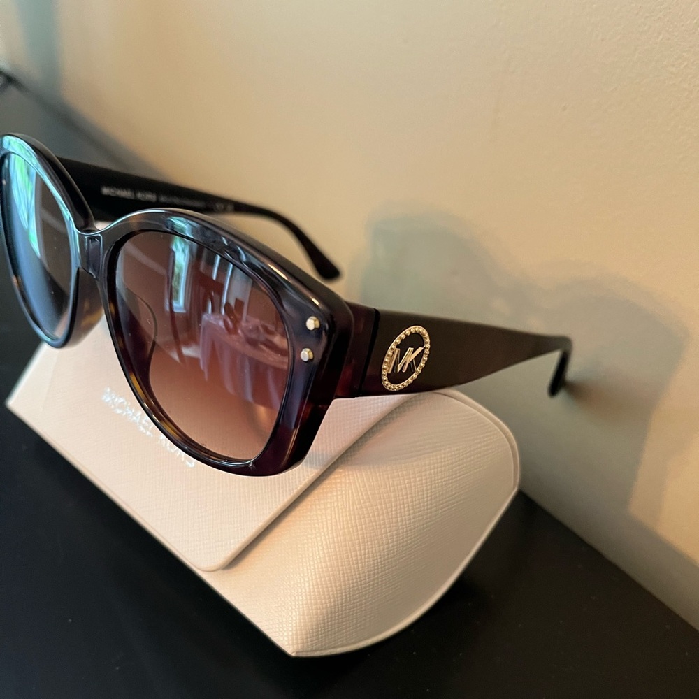 Michael Kors Sun glasses with case
